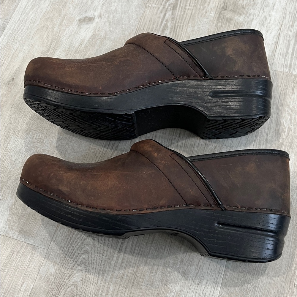 Dansko Brown Leather Clogs 40 - Picture 8 of 13